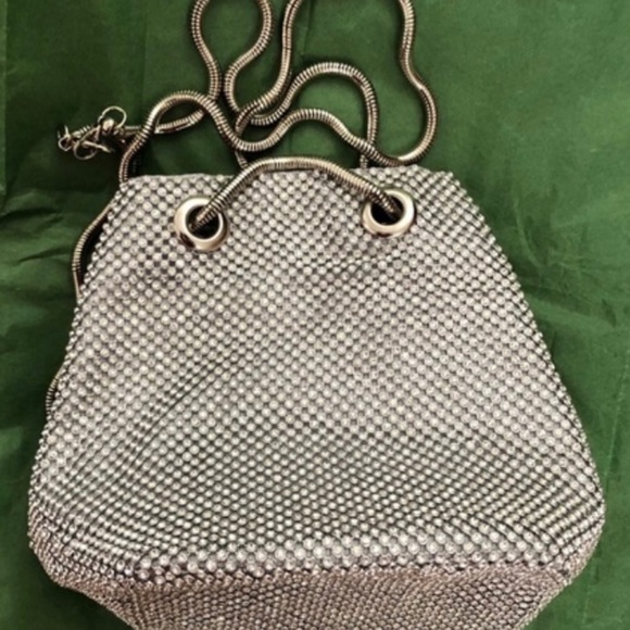 New Silver Tone Bling Small Bucket Bag Slink Adjustable Strap Puffy Heart Charm - Picture 3 of 6
